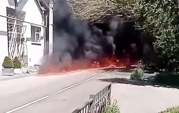 У Туапсе після атаки БПЛА стався викид палаючих нафтопродуктів: у місті оголошено режим НС