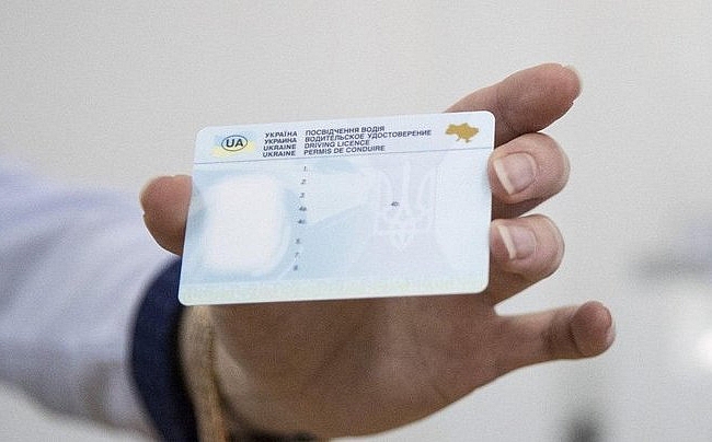 Кабмин предлагает обновить правила для водителей: расширение категорий и новые основания для остановки прав