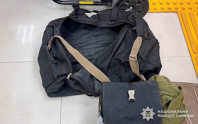 Отомстил фармацевтам: в Киеве мужчина оставил сумку со взрывчаткой в ​​аптеке (видео)