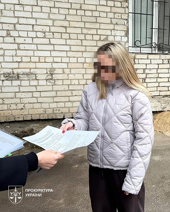 На Житомирщині жінка знімала порно за участі власної трирічної доньки, поки та спала