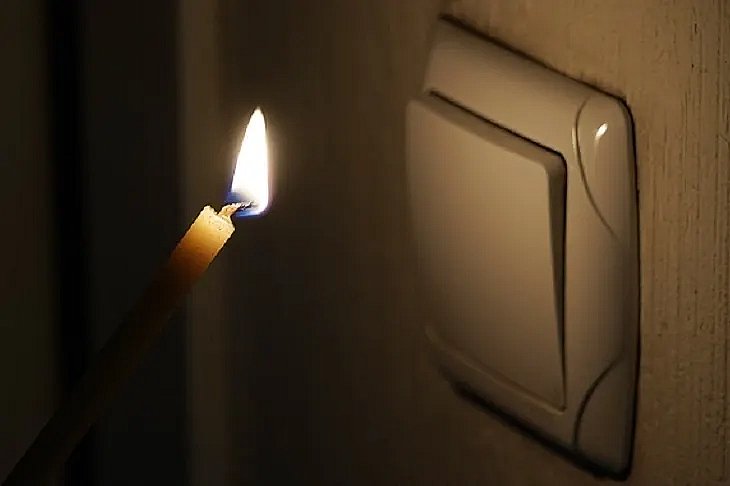 Из-за атак в Николаеве введены локальные очереди отключения света