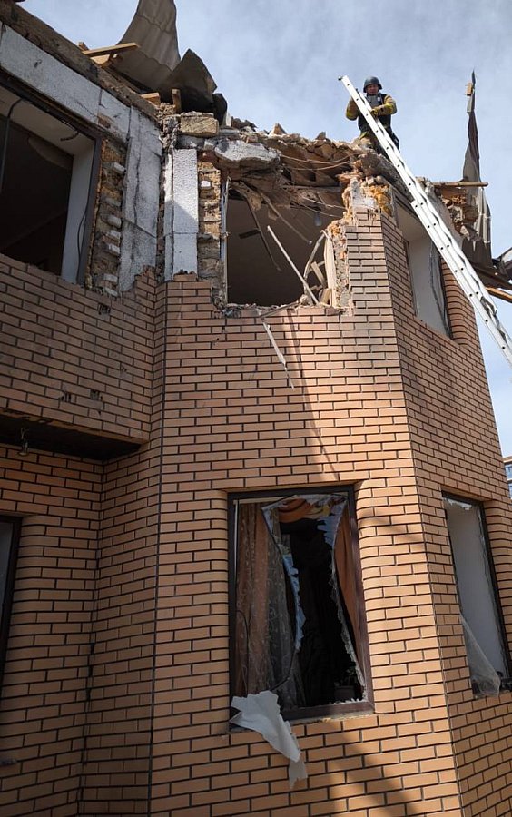 Ким показал, как выглядит поврежденный дом после атаки на Николаев