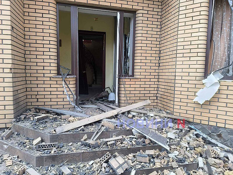 Появились новые фото последствий вражеской атаки в Николаеве. ОБНОВЛЕНО