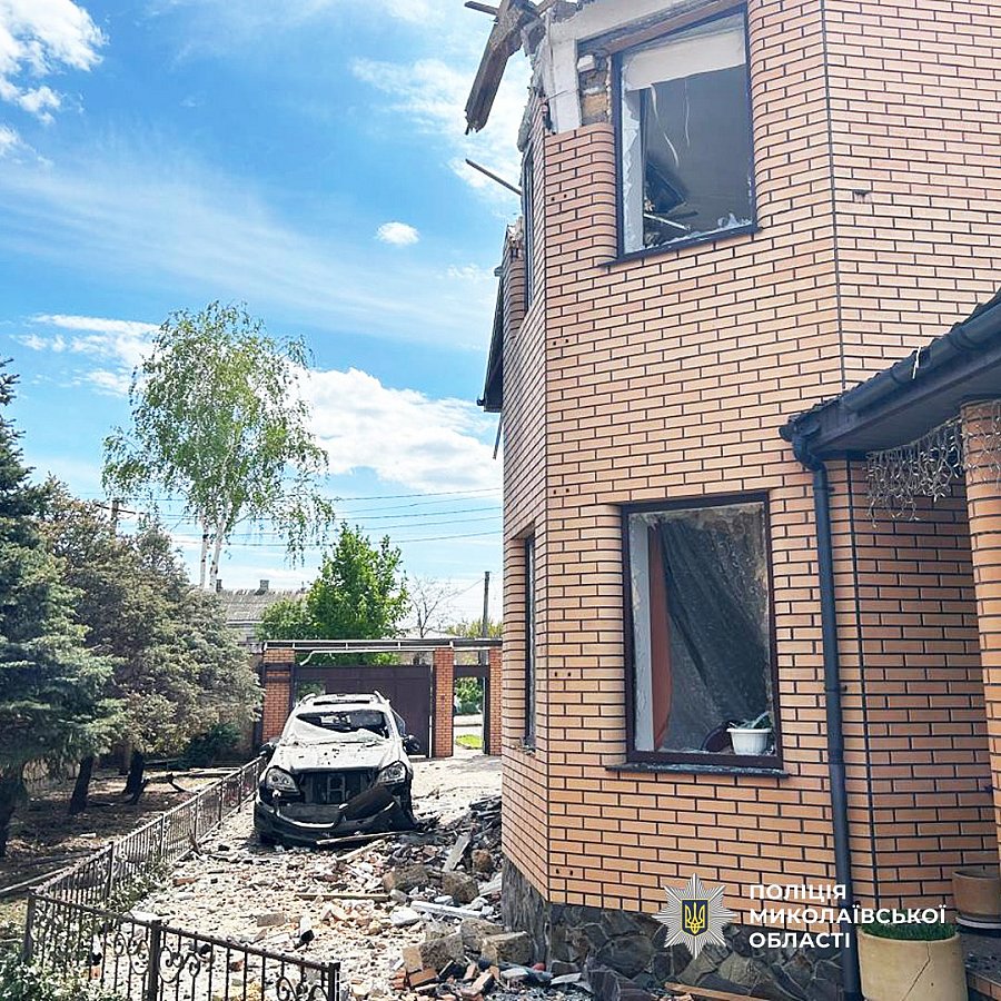 У Миколаєві пошкоджено будинки та авто через атаку БПЛА: поліція відкрила кримінальне провадження