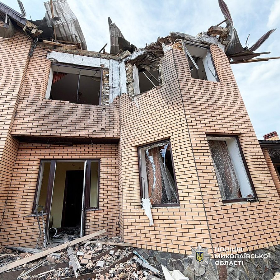 У Миколаєві пошкоджено будинки та авто через атаку БПЛА: поліція відкрила кримінальне провадження