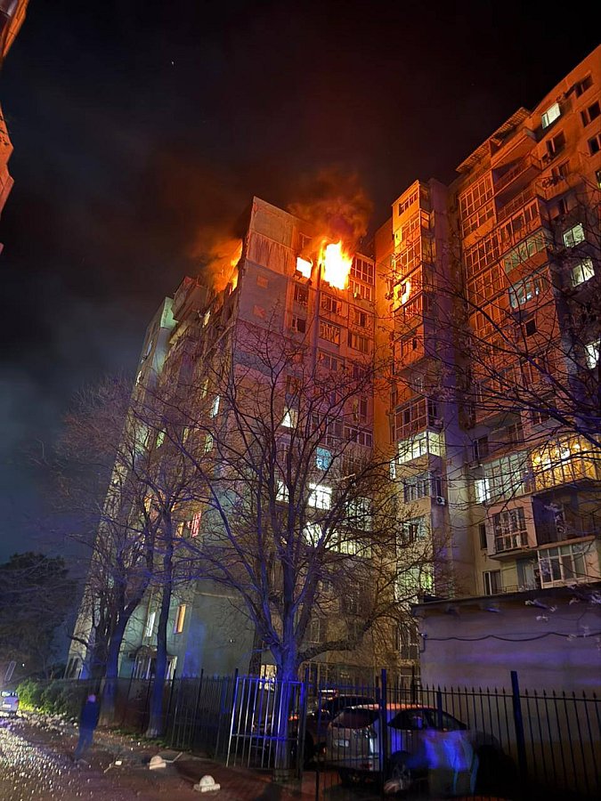 Россия ночью атаковала Одессу дронами, горели высотки