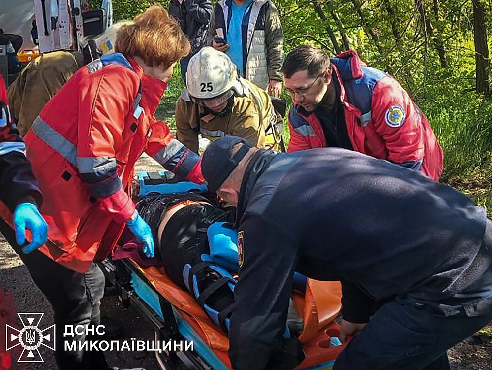 Масова аварія на Миколаївщині: рятувальники вирізали водія з розбитого авто