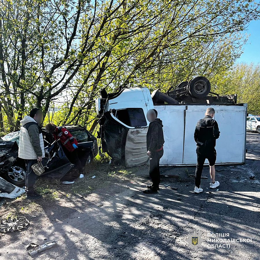 Потрійна ДТП у Миколаївській області: з'явилися фото та подробиці