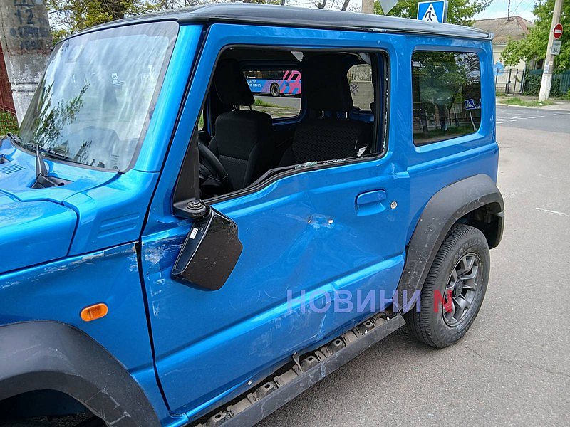 Suzuki не пропустив тролейбус у центрі Миколаєва