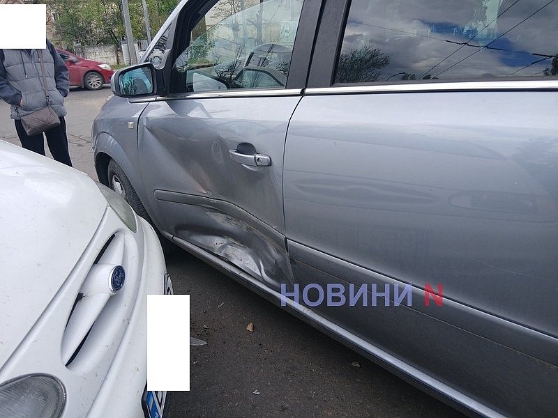 В Николаеве Ford врезался в Opel: ДТП у «Эпицентра» - образовалась пробка