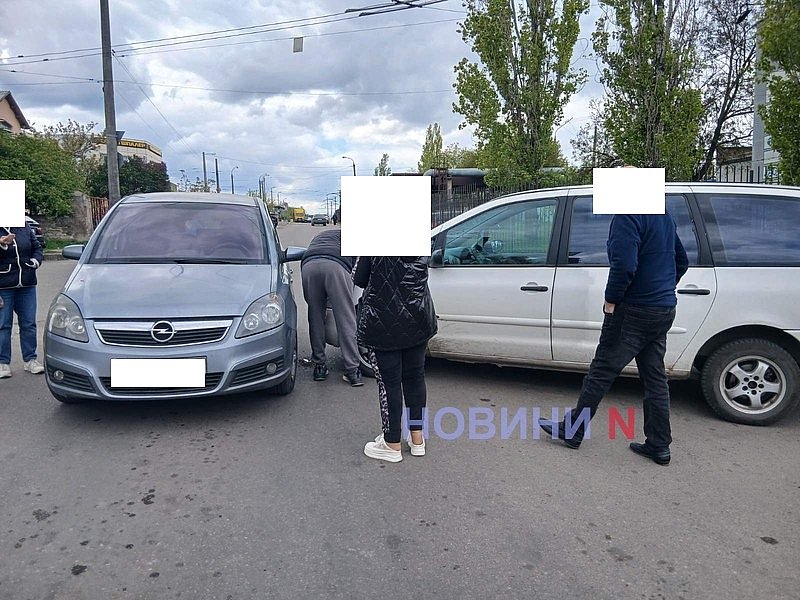 В Николаеве Ford врезался в Opel: ДТП у «Эпицентра» - образовалась пробка