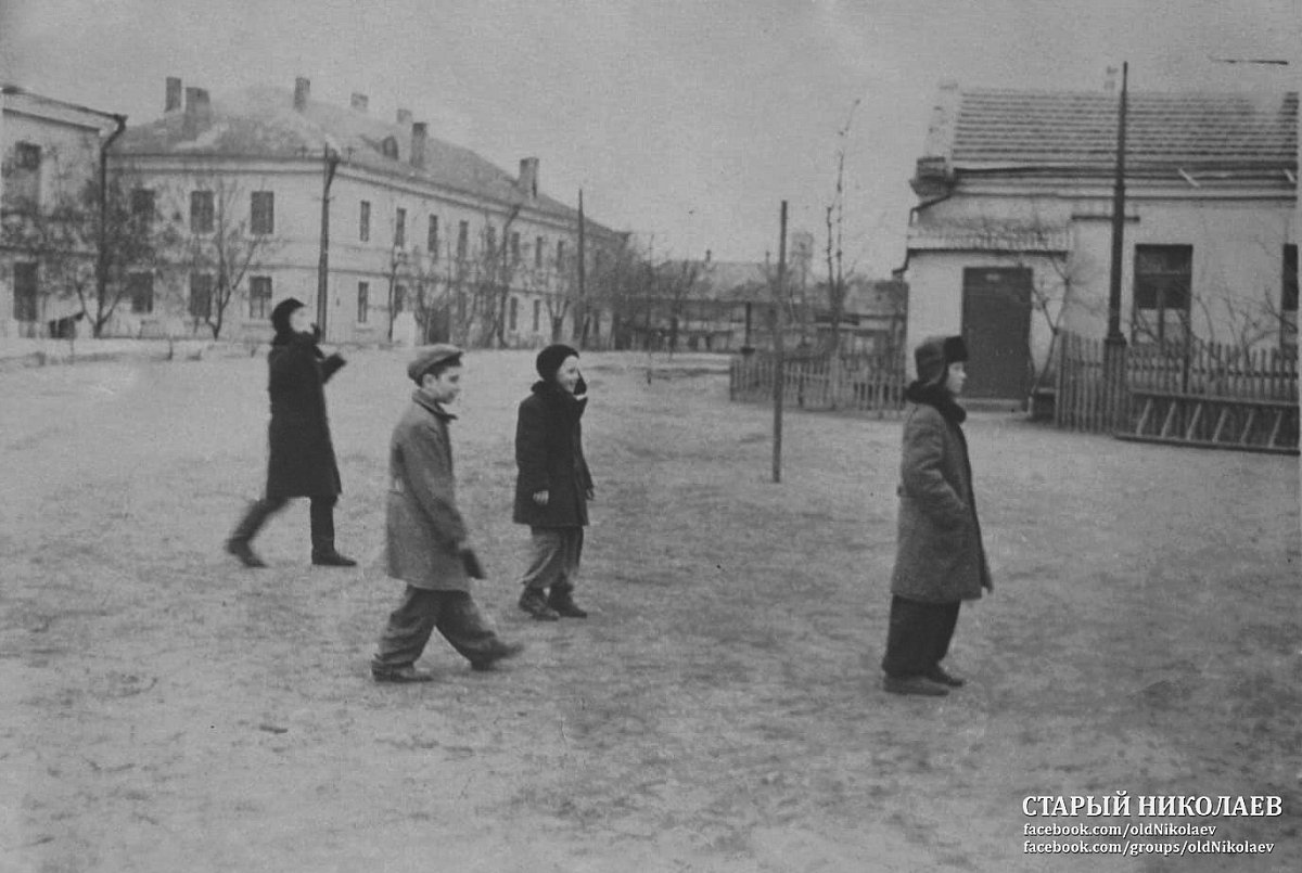 В сети показали архивные фото Николаева и видео с открытия зоопарка