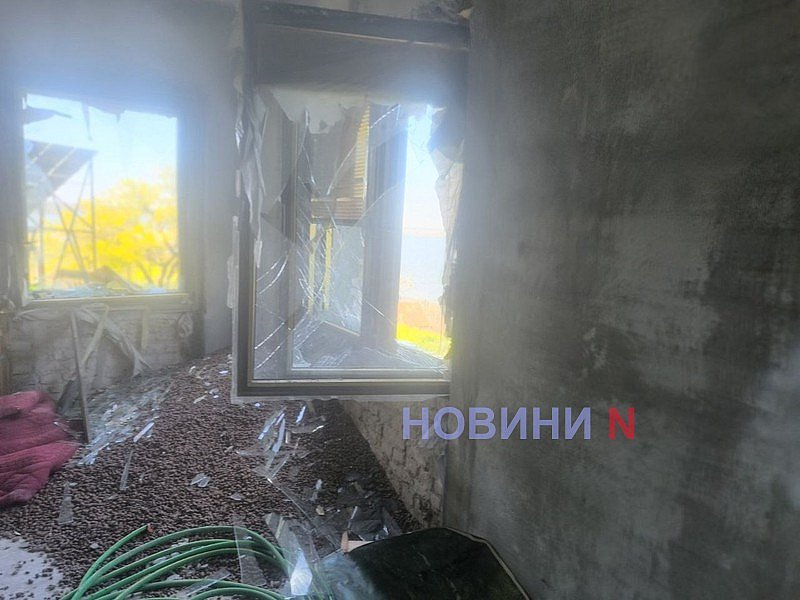 Появились фото последствий утреннего обстрела в Николаеве