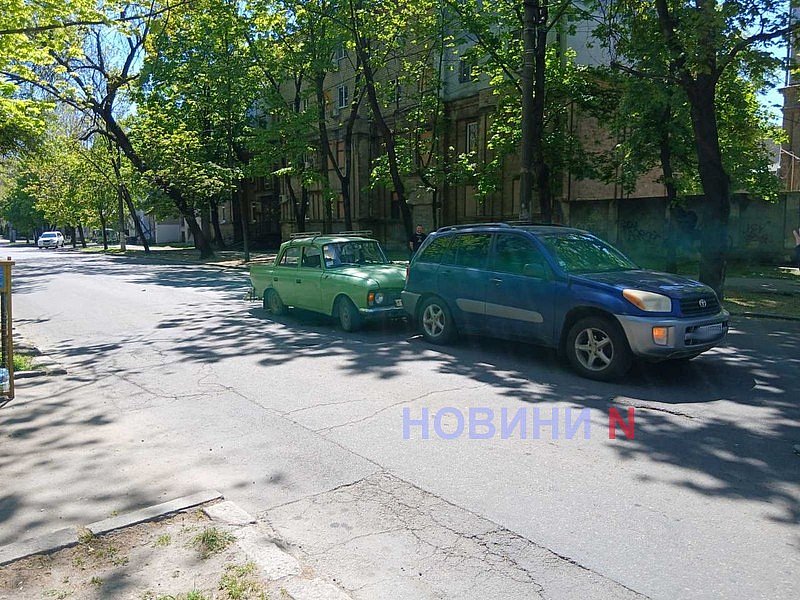 В центре Николаева «Москвич» врезался в «Тойоту»