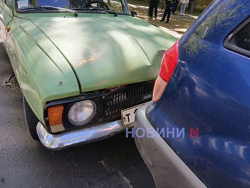 В центре Николаева «Москвич» врезался в «Тойоту»