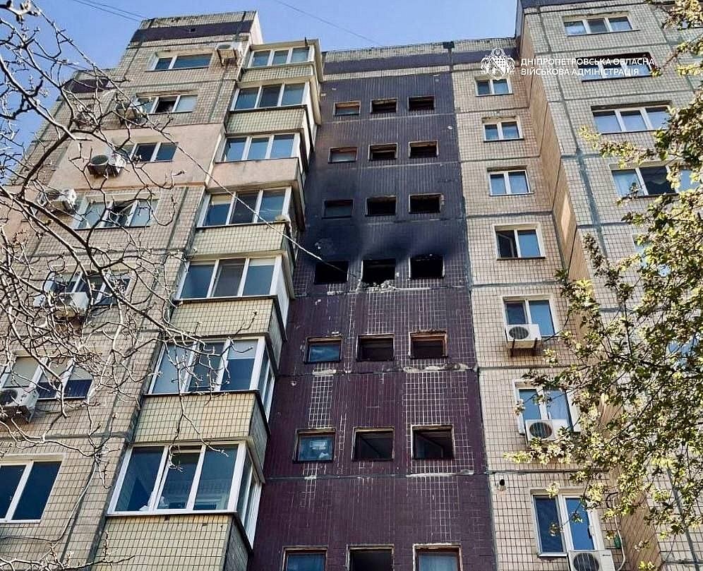 Росія атакувала Кривий Ріг: влучання в багатоповерхівку, спалахнула пожежа: 5 постраждалих