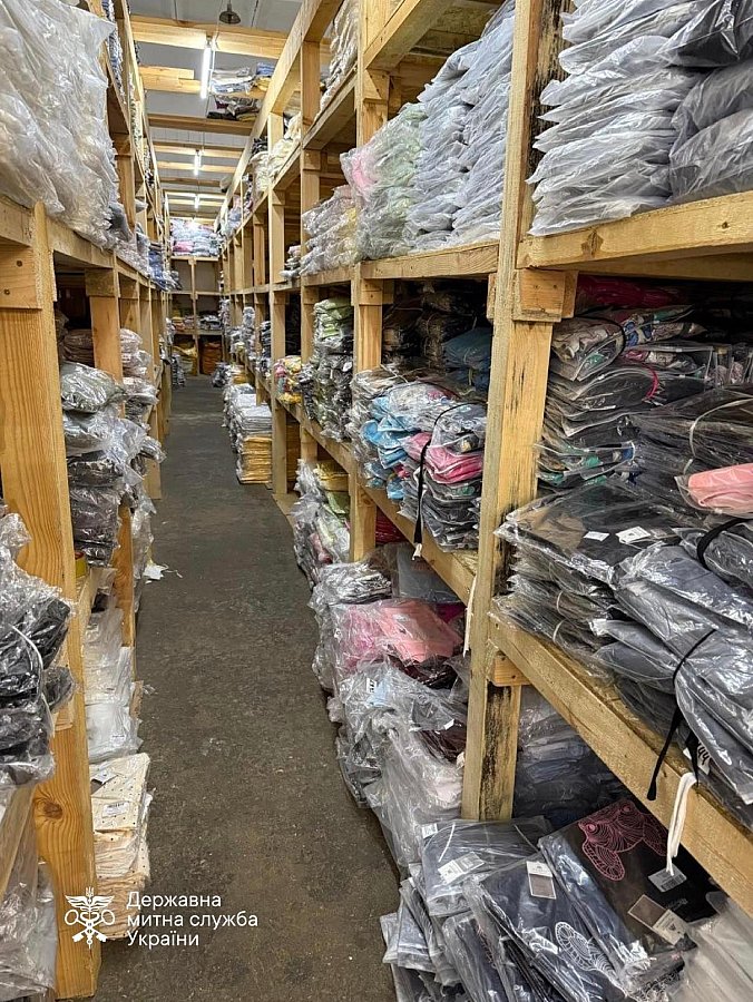 На найбільшому ринку Одеси продавали «гуманітарну допомогу» загальною вартістю 44,3 мільйона гривень