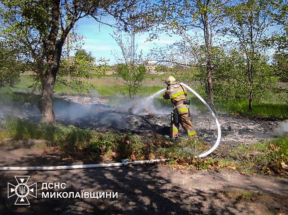 32 рятувальники та 8 спецавтомобілів ліквідували пожежі в Миколаївській області