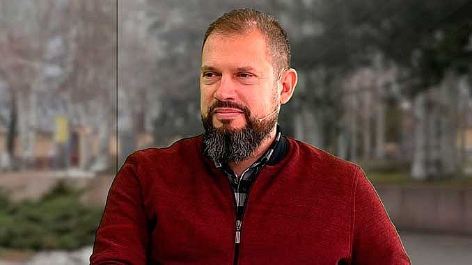Ми вчимося: директор КП пояснив, чому в Миколаєві шумлять дорожні пилососи
