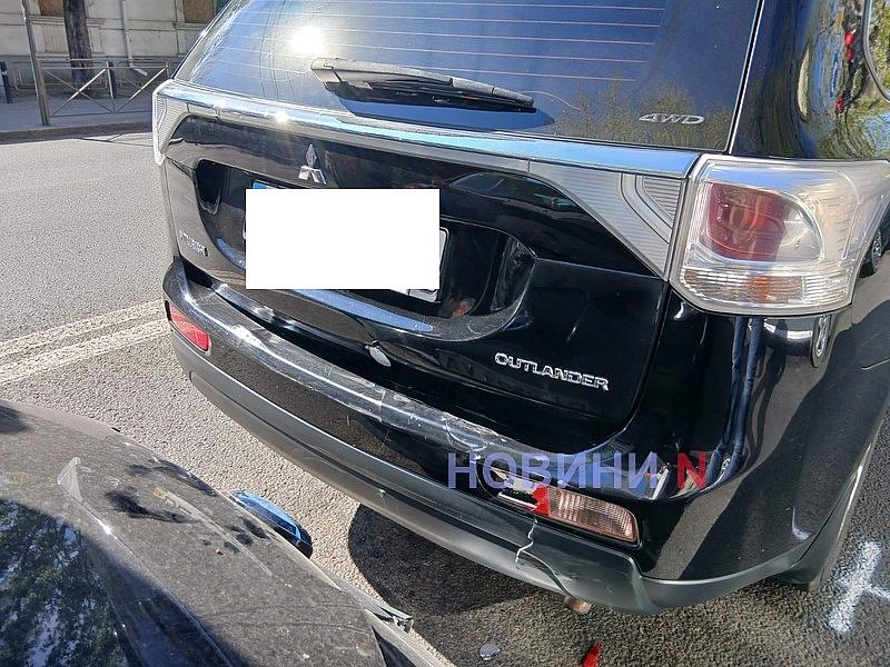 Nissan «догнал» Mitsubishi у моста в центре Николаева - образовалась пробка