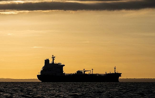 ОАЭ тайно транспортируют нефть через Ормузский пролив, - СМИ