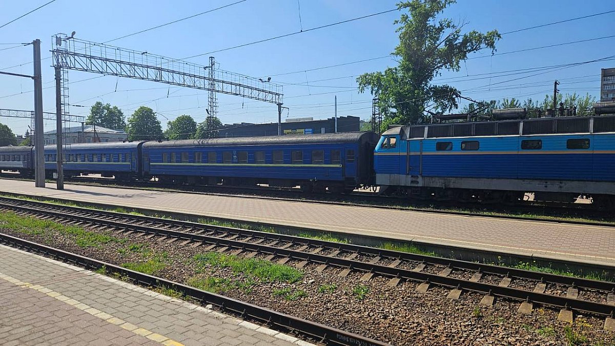 Потяг, який потрапив під обстріл на Миколаївщині, прибув на Харківщину без затримок