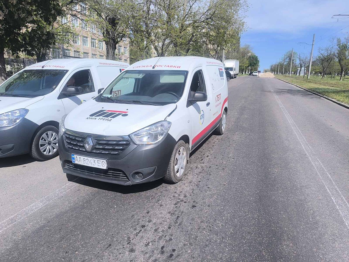 Возле школы в Николаеве Renault врезался в Ford