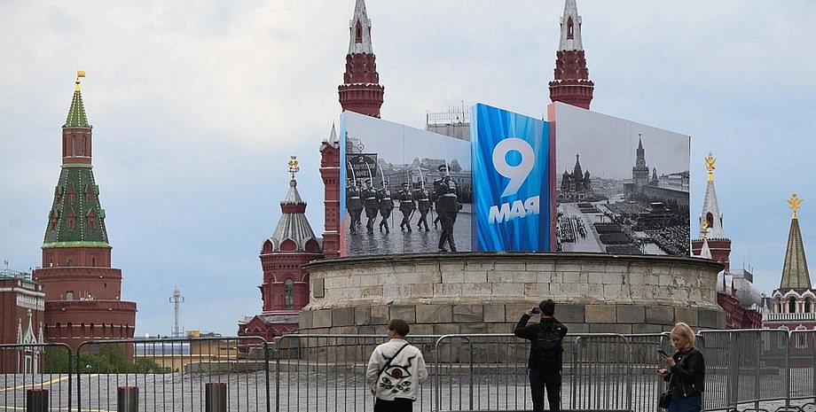 Зеленский разрешил проведение в Москве парада 9 мая