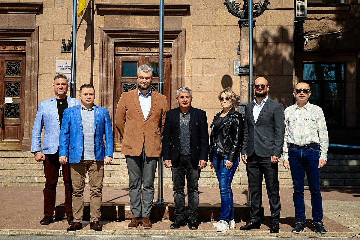 В Николаеве ко Дню Европы подняли флаги Украины и ЕС