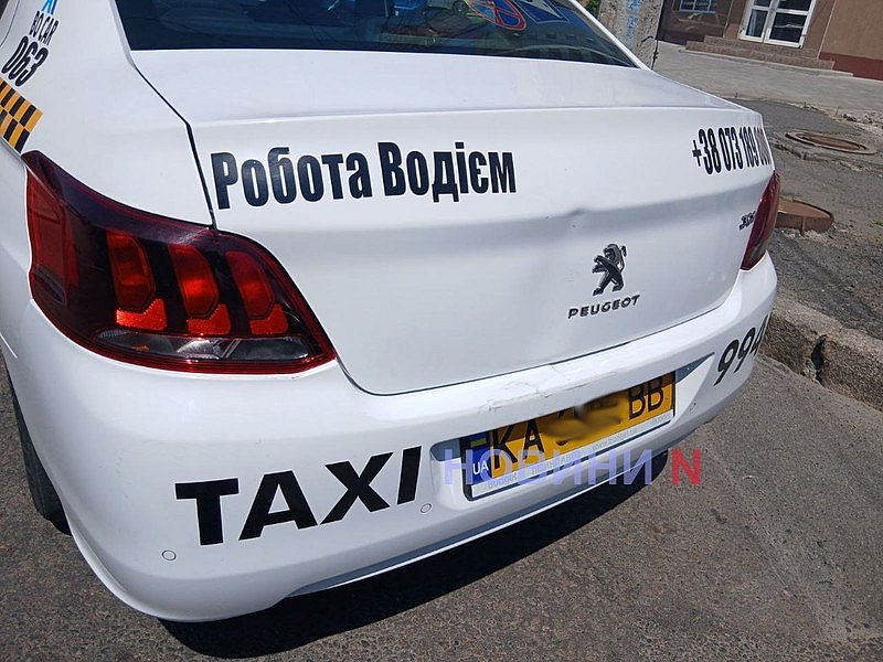 «Газель» врезалась в такси в Николаеве