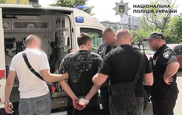 В Киеве мужчина сорвался с 11 этажа: убегал от россиянина