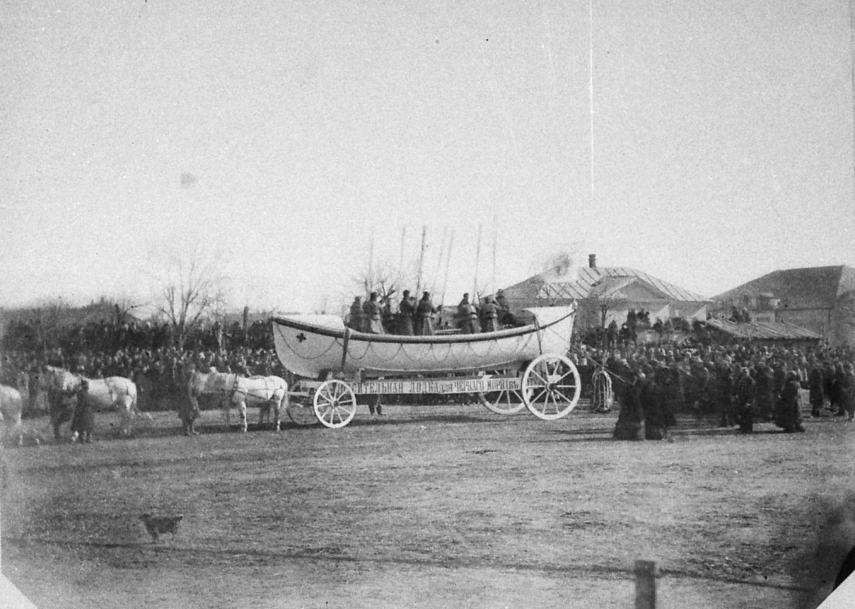 Освящение спасательной лодки в Николаеве: уникальное фото 1874 года