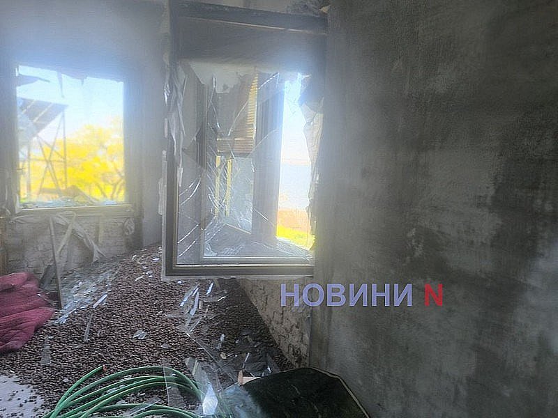 Атаки РФ: у Миколаєві частково демонтують ще дві будівлі