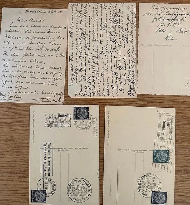 Мешканка Києва намагалася вивезти до Праги листівки 1930-х років із Гітлером