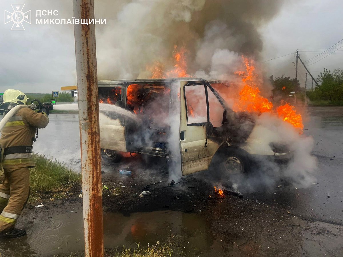 В Николаевской области на ходу загорелся «Форд»: фото пожара