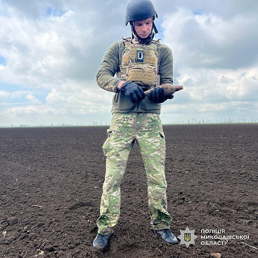 Мины и гранаты обнаружили возле сел на Николаевщине - фото опубликовала полиция 