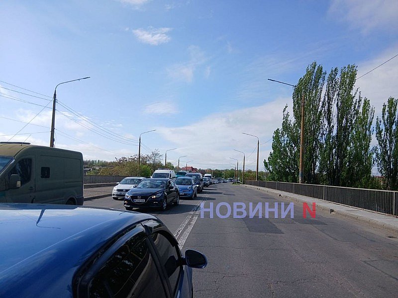 Подвійне ДТП із чотирма машинами у Миколаєві: величезний затор