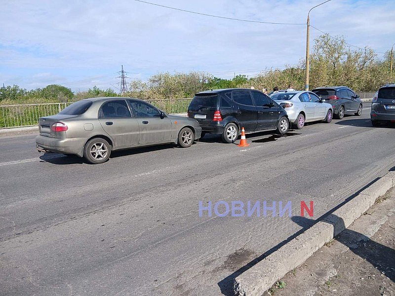Подвійне ДТП із чотирма машинами у Миколаєві: величезний затор