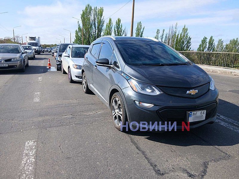 Подвійне ДТП із чотирма машинами у Миколаєві: величезний затор