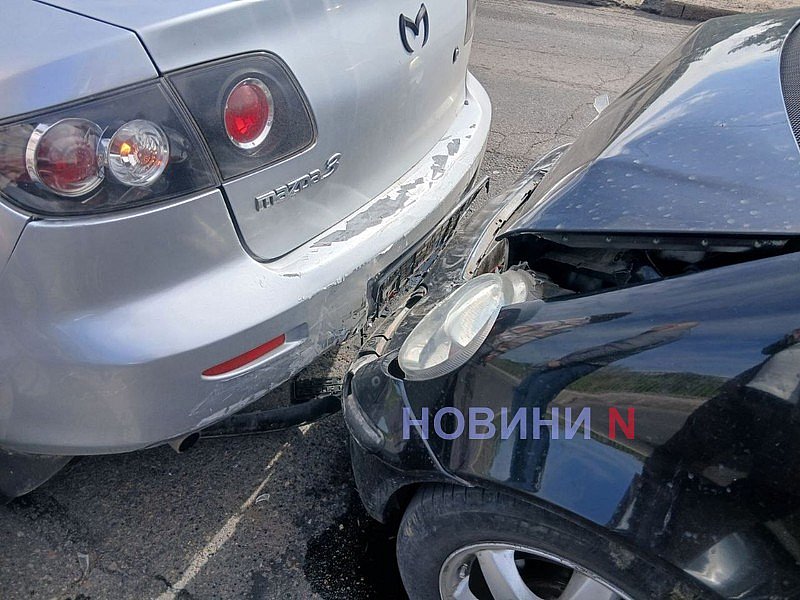 Подвійне ДТП із чотирма машинами у Миколаєві: величезний затор