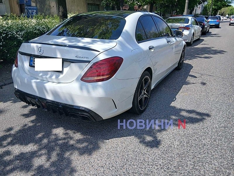 В центре Николаева Mitsubishi врезался в Mercedes