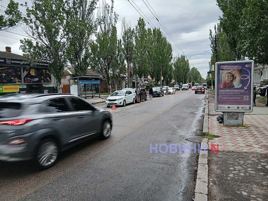 В центре Николаева произошло «цепное» ДТП: столкнулись три автомобиля