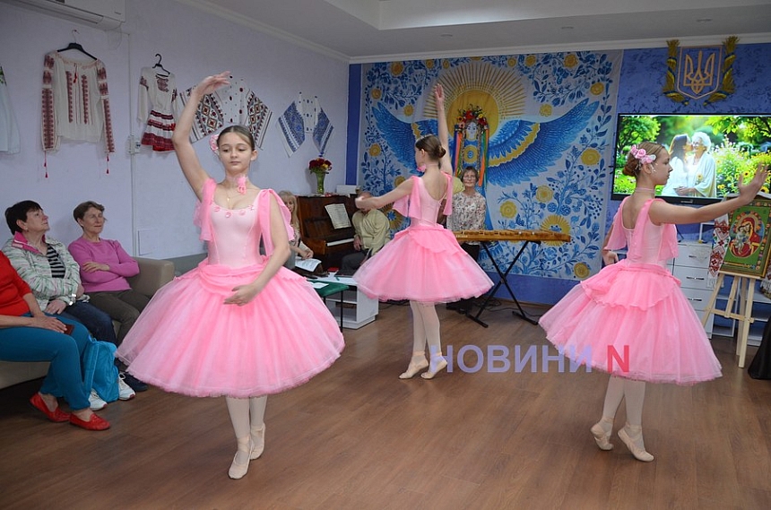 «Усе бере від матері початок»: у Миколаєві відбувся зворушливий концерт до Дня матері