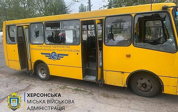 В Херсоне россияне атаковали маршрутку