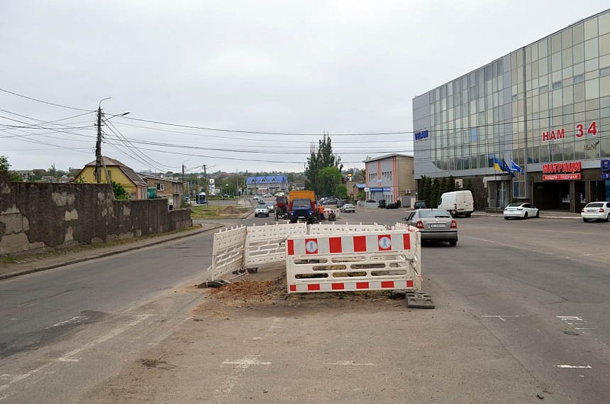 У Миколаєві проводять заміну аварійної ділянки трубопроводу