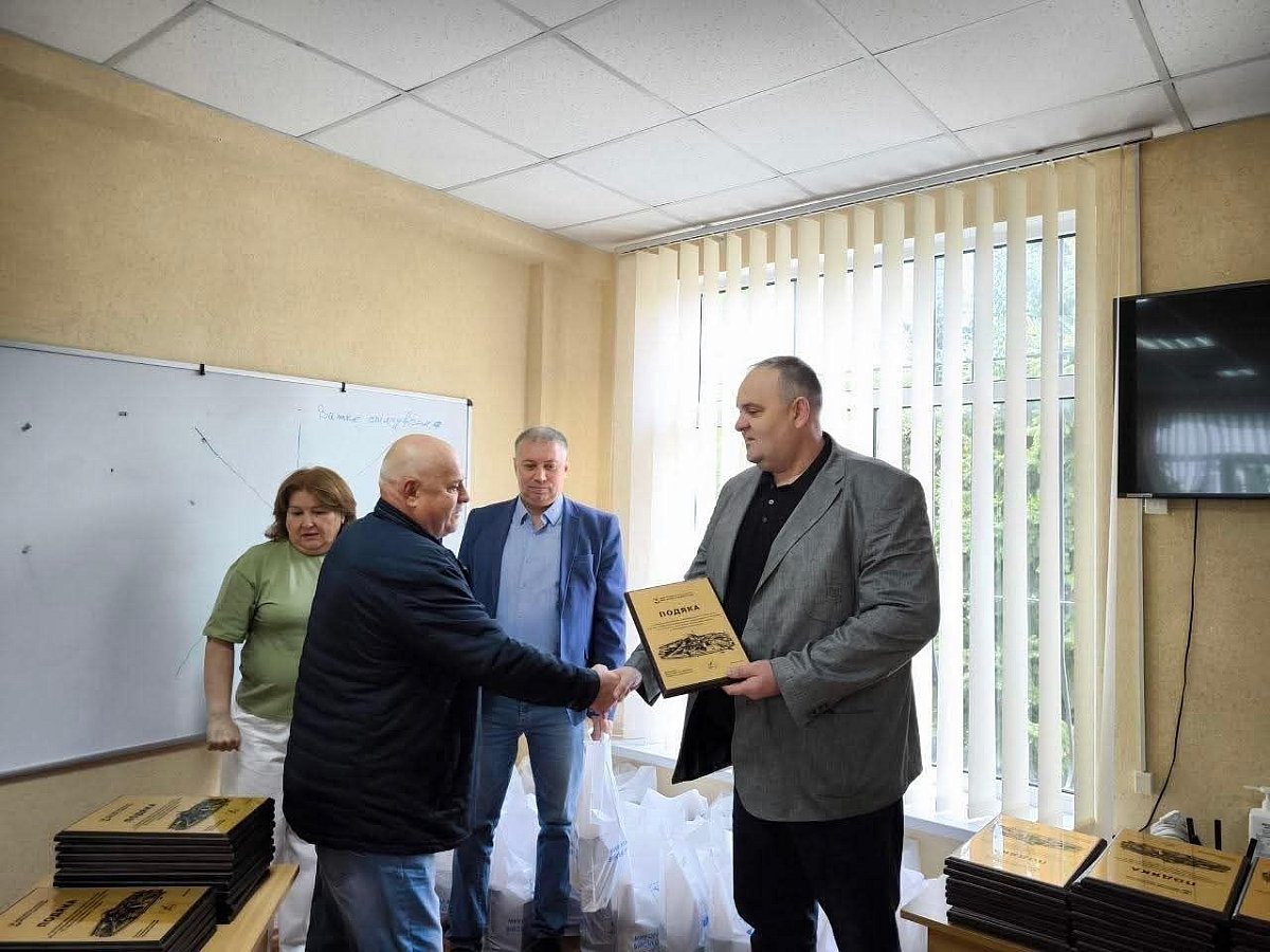 На Вознесенщині відмітили учасників ліквідації наслідків аварії на ЧАЕС: начальник РВА Олександр Кукуруза передав пам’ятні відзнаки