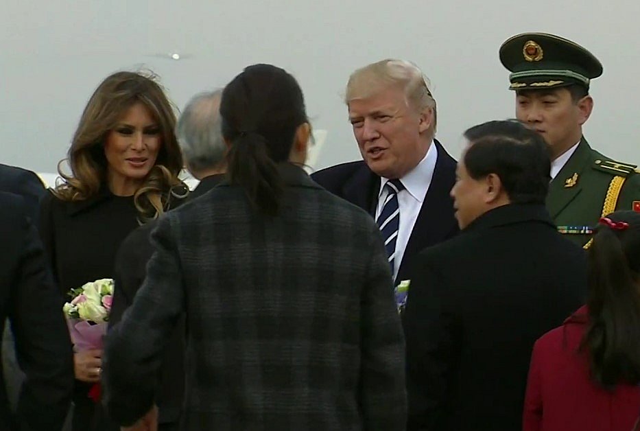 Президент США Дональд Трамп прибув до Китаю: йому організували помпезну зустріч