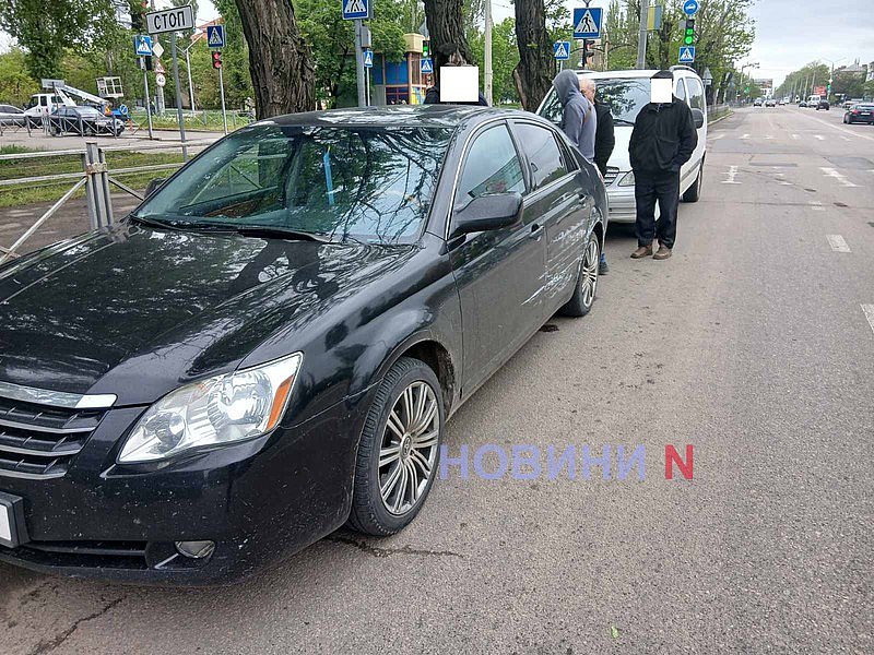 Mercedes зіткнувся з Toyota при зміні смуги у Миколаєві