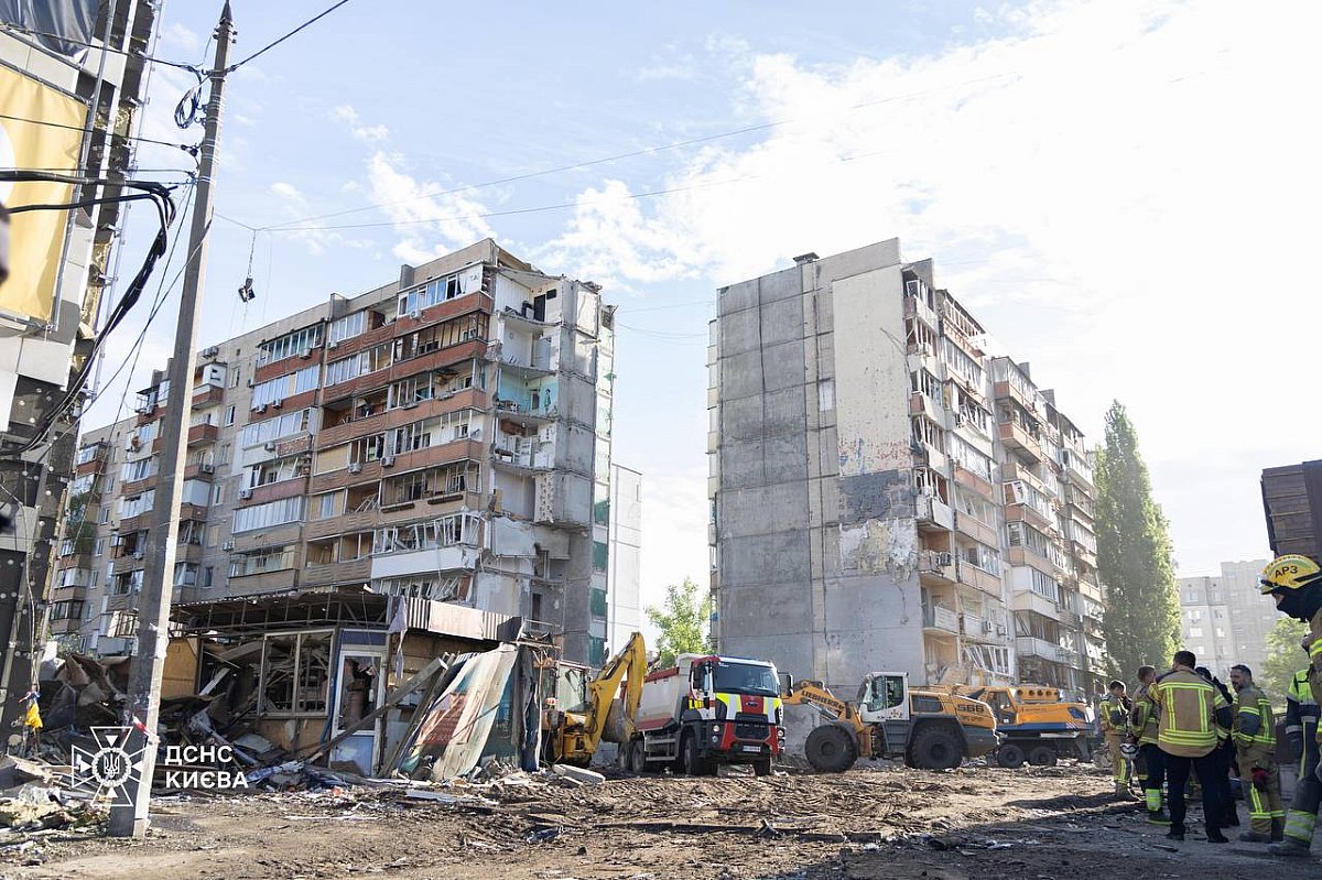 Пошкоджений будинок у Києві