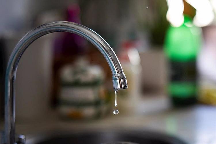 В Николаеве управляющая компания и водоканал не могут определить ответственного за ремонт: жители второй день без воды